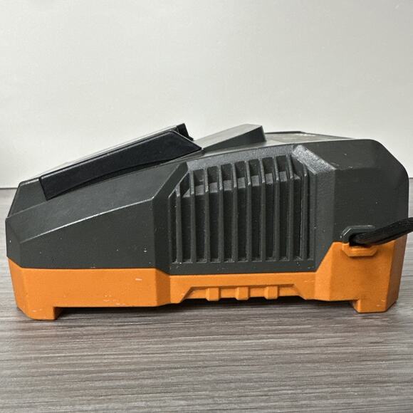 RIDGID OEM R86092 Dual Chemistry 18V Lithium Ion / NiCad Battery Charger - Picture 6 of 8